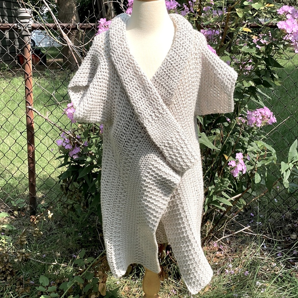 Short-sleeve Cardigan in Baby Grey D.F.~Aim